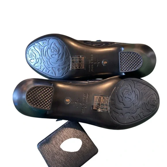 Wen & Where Blue Patent Leather Shoes. Size 9 - Picture 5 of 7